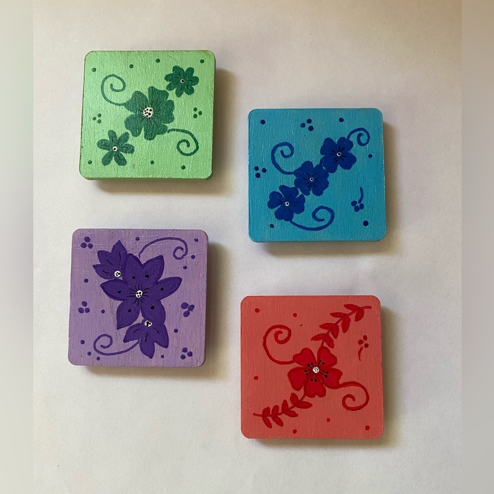 Set of 4 wood tile flower magnets